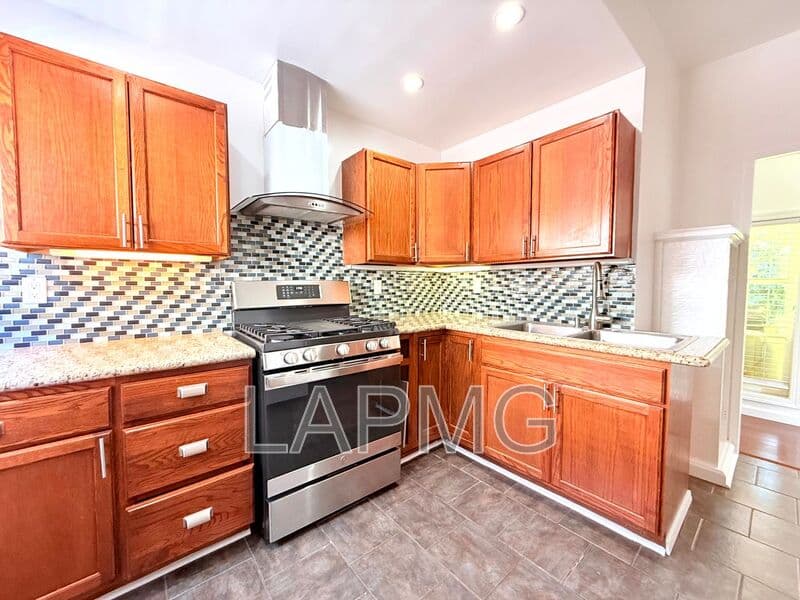 Pasadena House: 607-611 N. El Molino Ave.