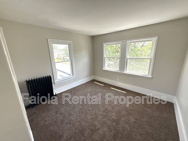 Millville House: 230 N 3rd Street
