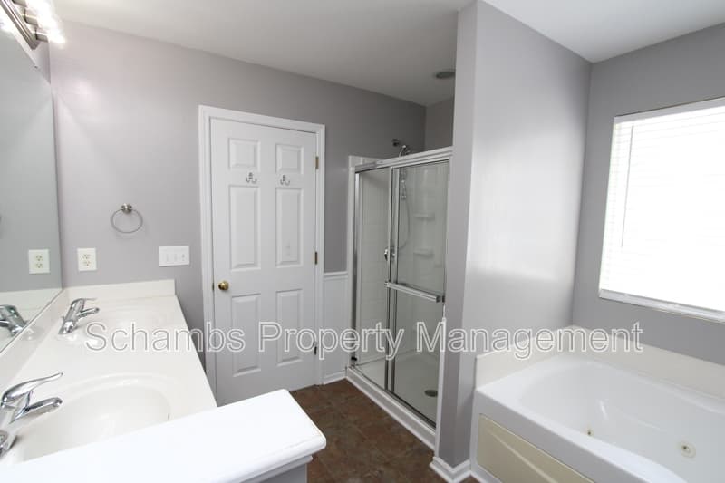 Holly Springs House: 208 Chieftain Dr