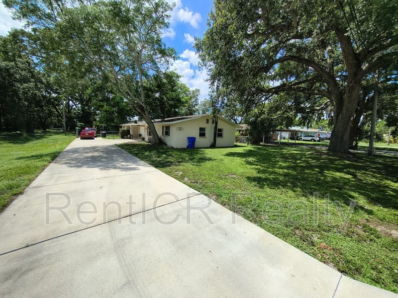 Dunedin Condo: 561 Laura Lane