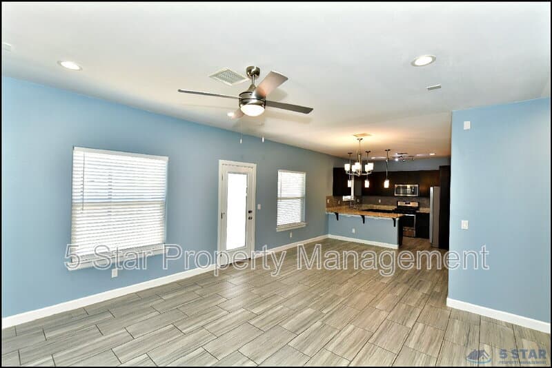 El Paso House: 14972 Louis Baudoin !!