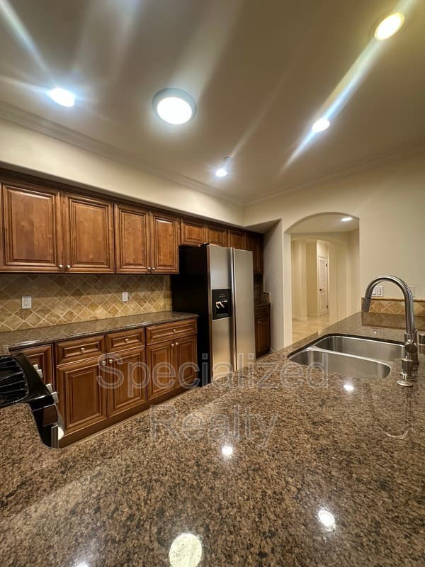 North Hollywood Condo: 10921 Whipple Street
