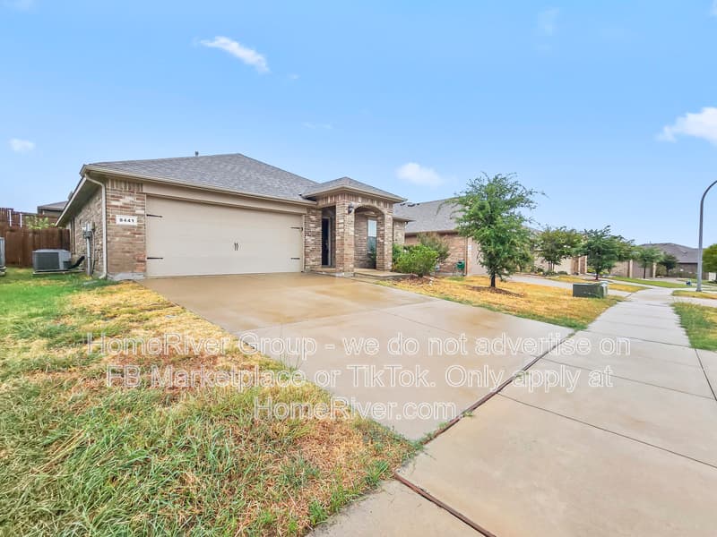 Fort Worth House: 8441 Comanche Springs Dr