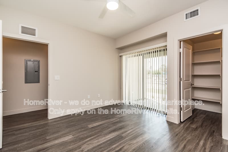 Tempe Townhome: 1000 W 5th St