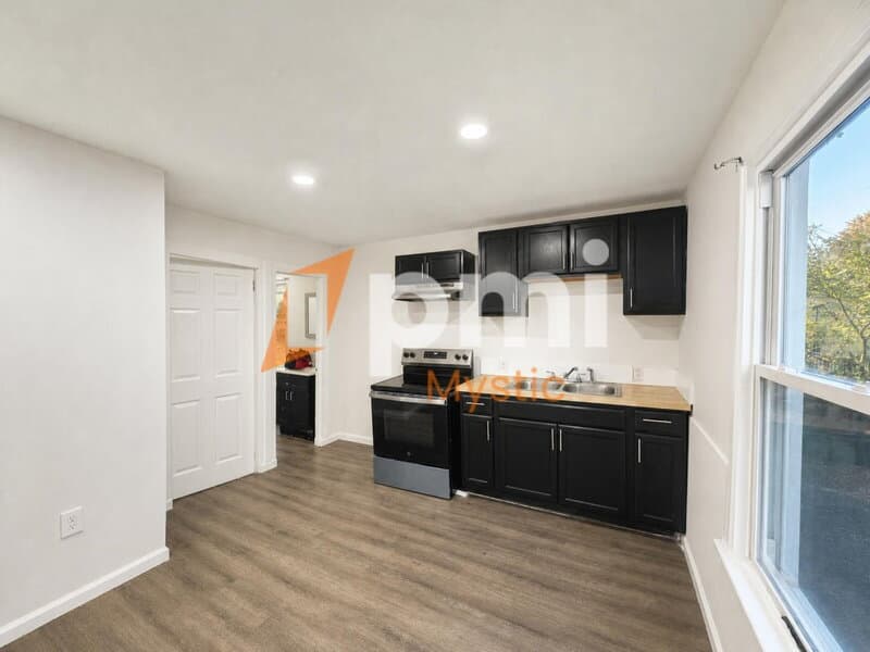 Meriden Condo: 129 Willow Street