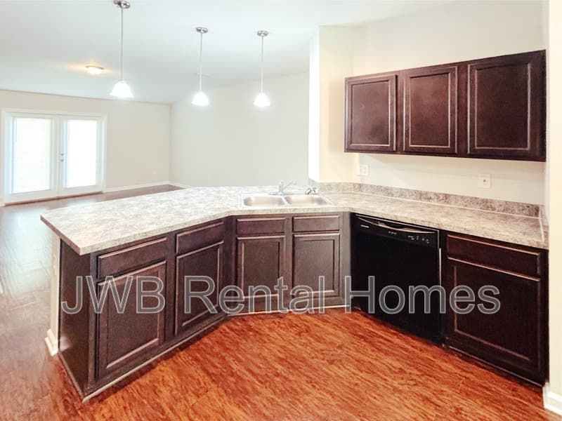 Jacksonville House: 10507 Oak Crest Dr