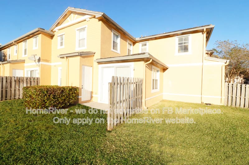 Homestead Townhome: 230 SE 29th Ave