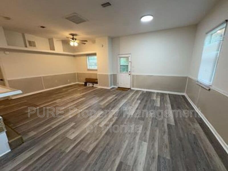Ocala House: 595 NW 100th St
