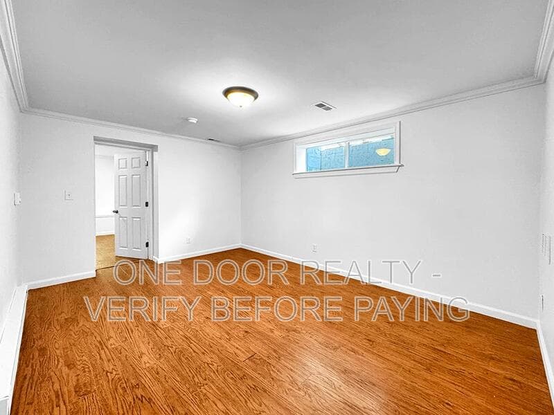 Williamsburg House: 712 Powell Street