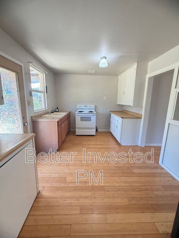 Ukiah House: 3851 Eastside Calpella Rd