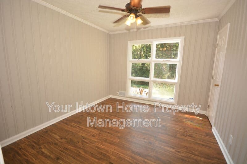 Atlanta House: 1864 Flintwood Dr Se