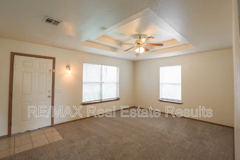 Rogers Condo: 2223 W Roselawn St