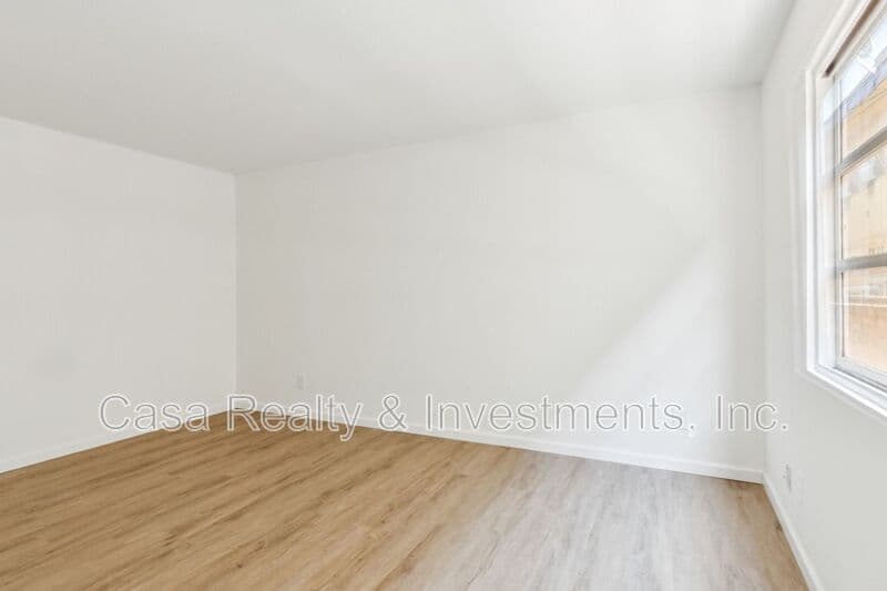 Panorama City House: 8800 Cedros Ave
