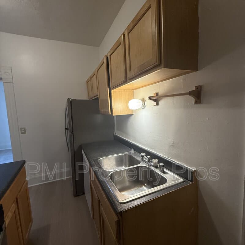 Milwaukee Condo: 2016 W Clybourn St