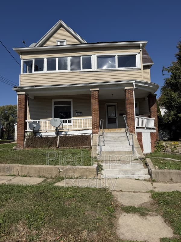 Freeport Condo: 756 W Pleasant St