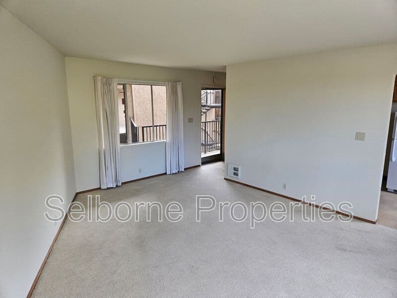 Oakland House: 2500 Ivy Dr.