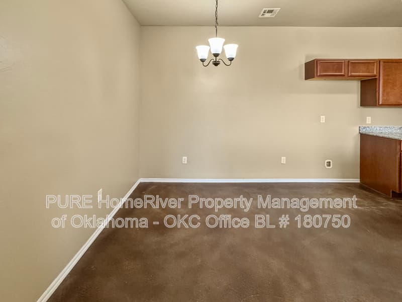 Edmond Condo: 100 Ashley Dr