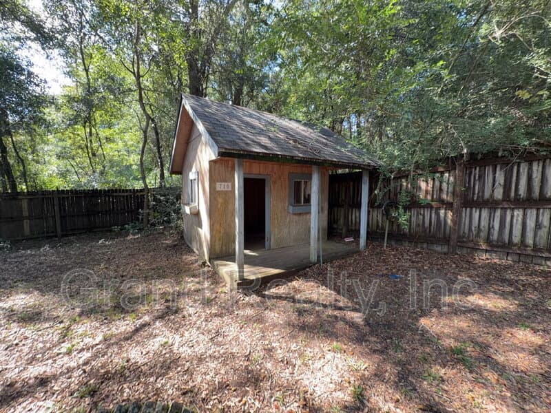 Milton House: 6464 Outer Drive