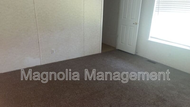 Henderson House: 330 Coghill-Dickerson Ln