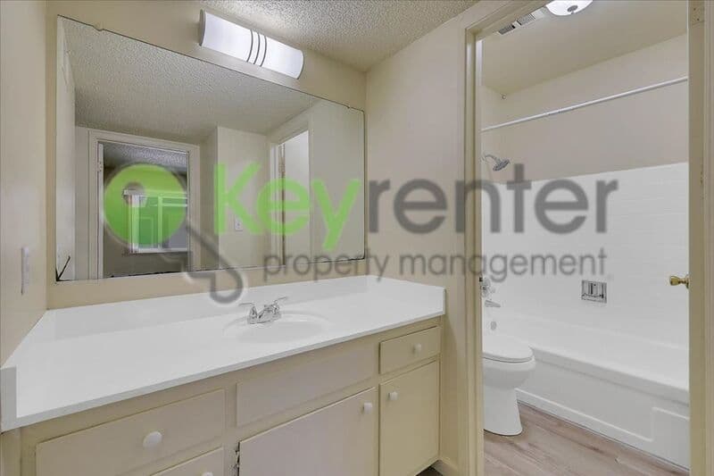 Sacramento House: 2941 Norcade Circle