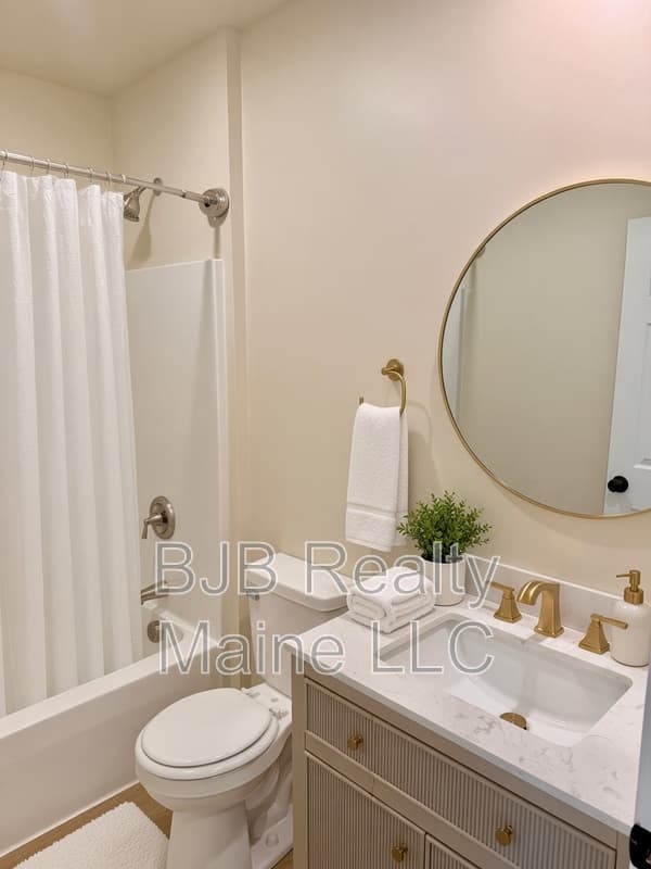 Portland Condo: 156 Woodford St.