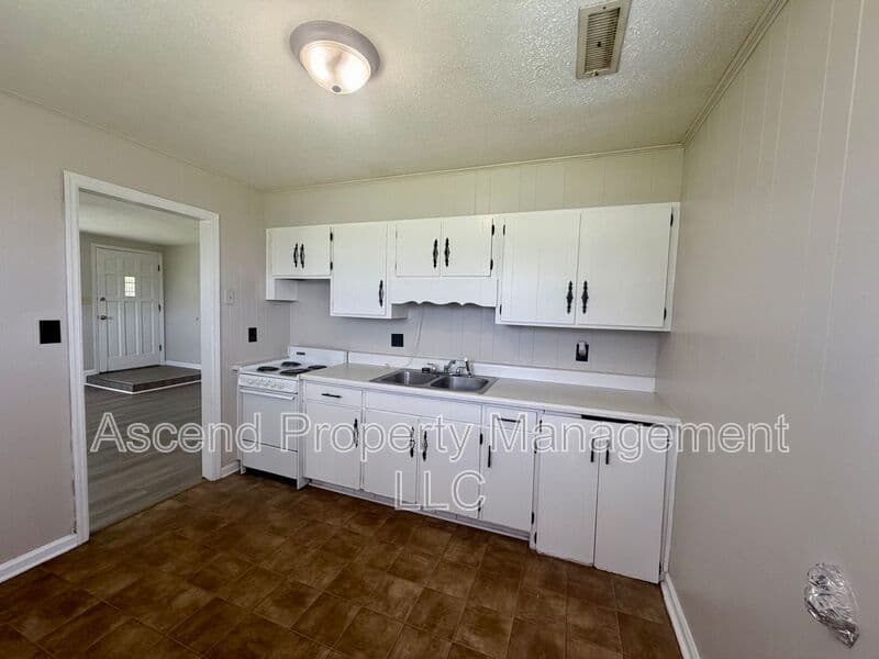 McDonald Condo: 582 Withrow Rd