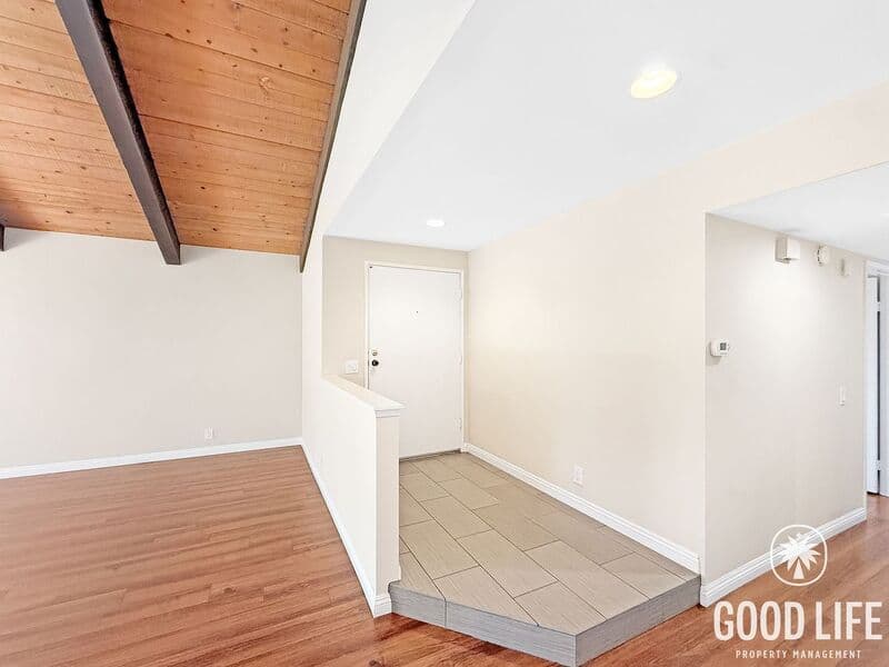 La Mesa House: 6050 Henderson Dr