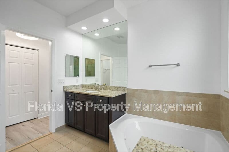 Doral House: 10016 NW 89 TER