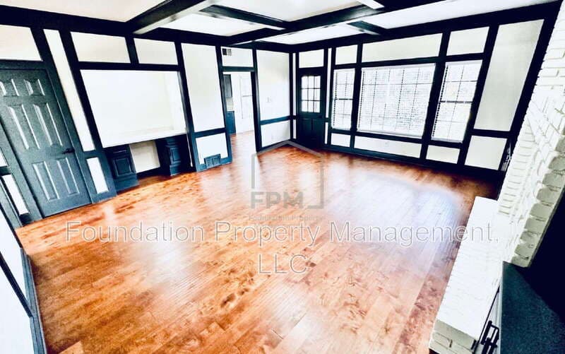 Memphis House: 8712 Carrollwood Lane