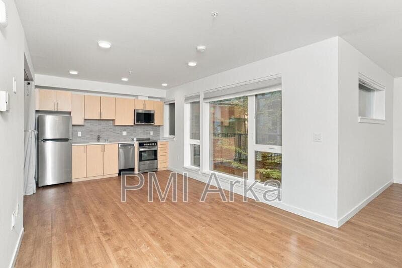 Seattle Condo: 750 11th Ave E