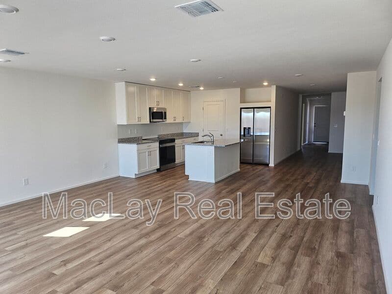 Coolidge House: 1390 W Aztec Dr