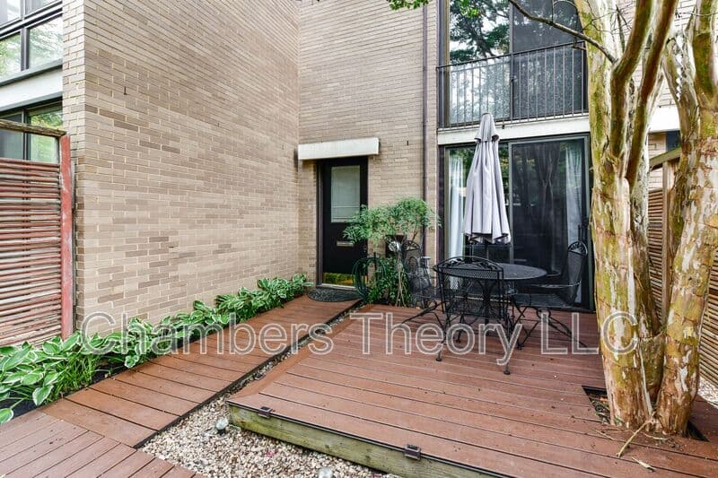 Reston House: 11475 Washington Plz W