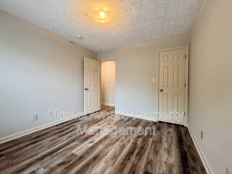 Fayetteville House: 325 Waterdown Dr
