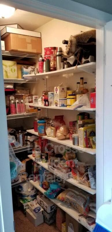 La Crescent Apartment: 619 Welshire Drive