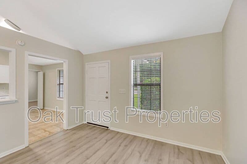 Charleston House: 1755 River Front Drive