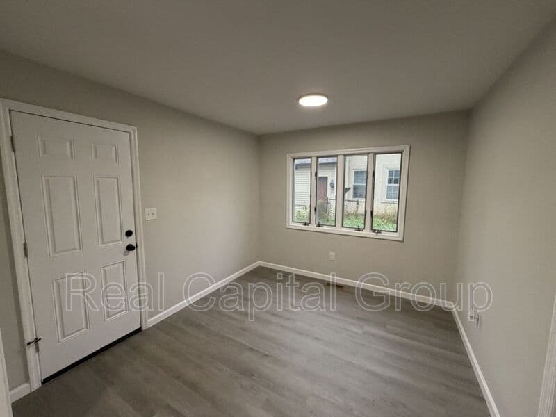 Glenville House: 397 Ballston Rd