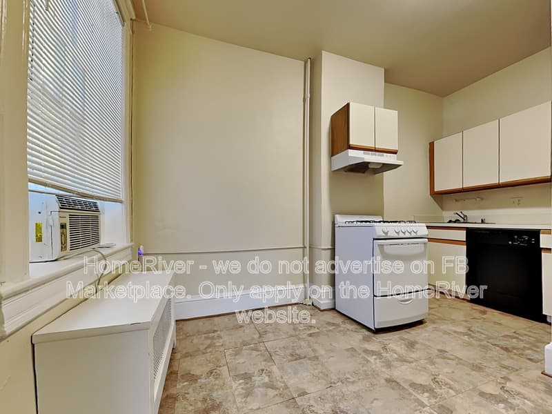 Washington House: 1300 35th St NW