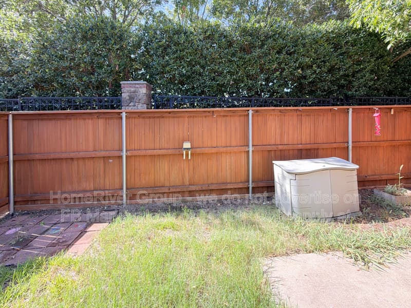 Allen Townhome: 1175 Sophia St