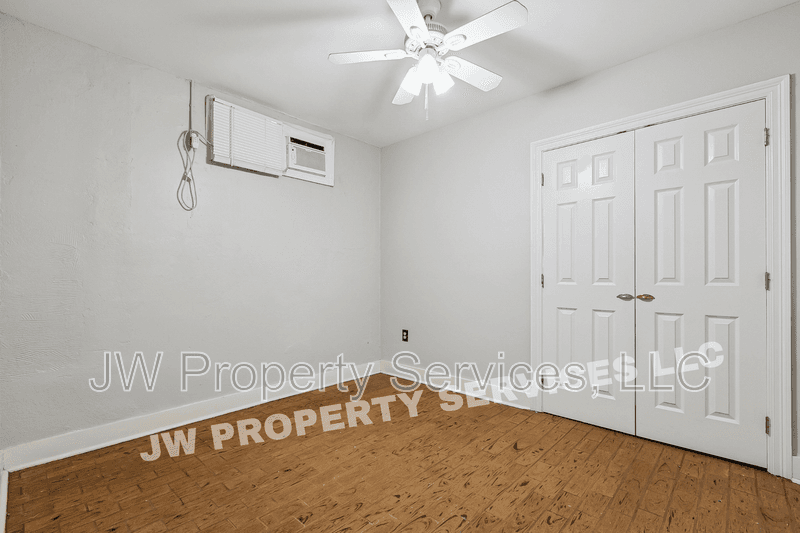 New Orleans House: 320 N Olympia