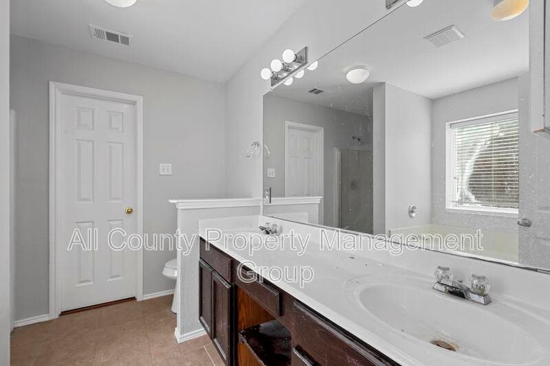 Fort Worth House: 813 Jockey Club Lane