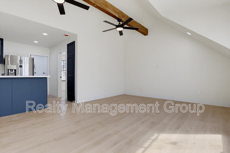 San Diego House: 4471 Cleveland Ave
