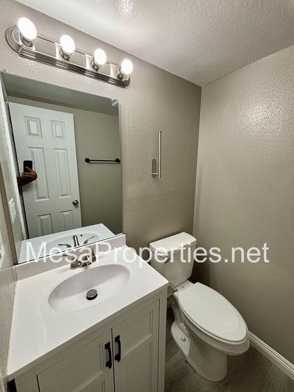 Ontario Condo: 1749 E Fairfield Ct