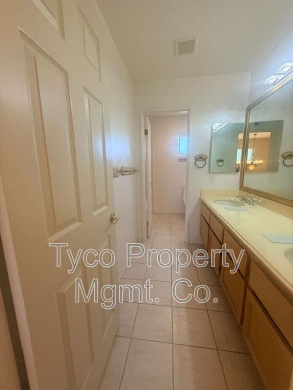 Bonita House: 526 Trailridge Drive