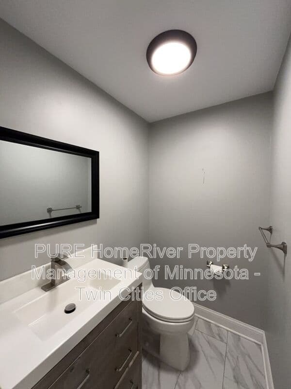 Edina House: 7420 Hyde Park Cir