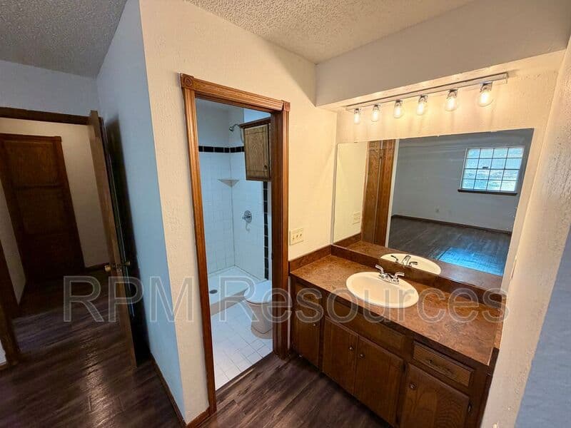 Oklahoma City Condo: 7000 Woodlake Dr