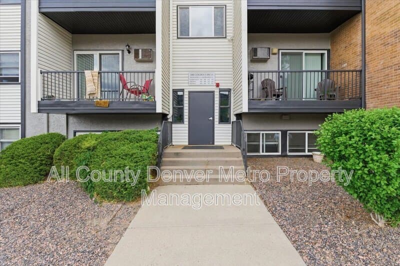 Golden Condo: 1400 Golden Circle