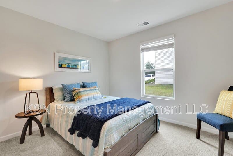 Bloomingdale House: 224 Skylark Rd
