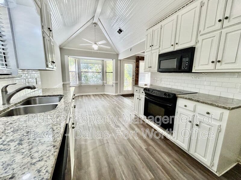 North Richland Hills House: 7729 Red Oak St.
