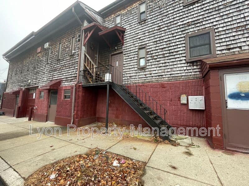 Central Falls Condo: 262 Illinois