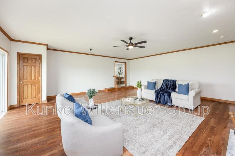 Red Bud House: 9355 IL-3
